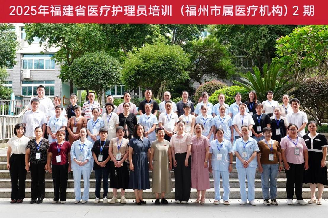 一群人站在一起 AI 生成的内容可能不正确。 一群人站在一起 AI 生成的内容可能不正确。