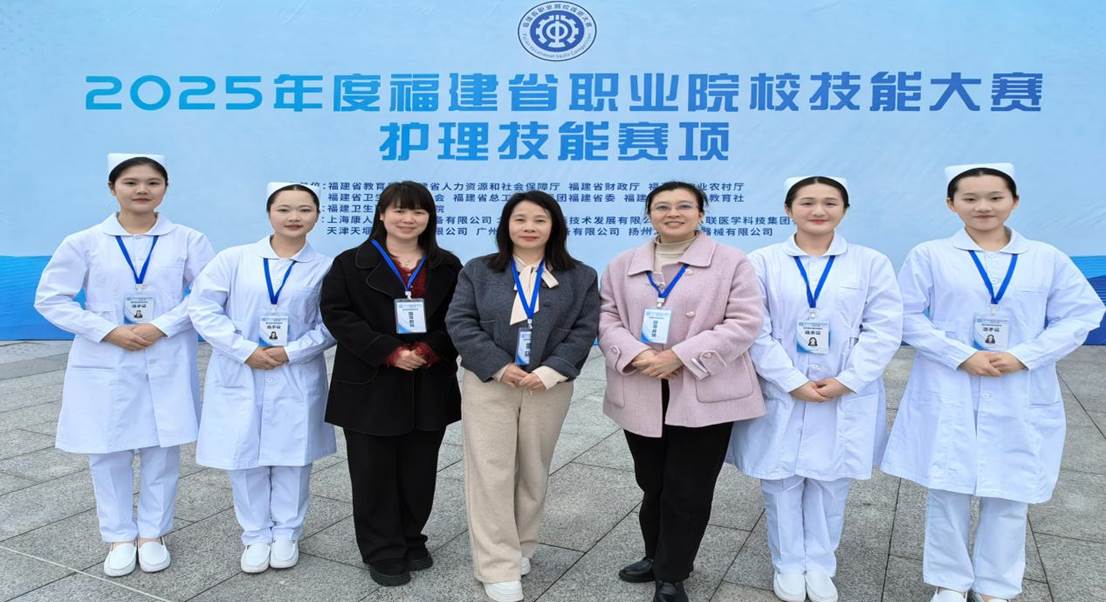 图2:师生合影 图2:师生合影