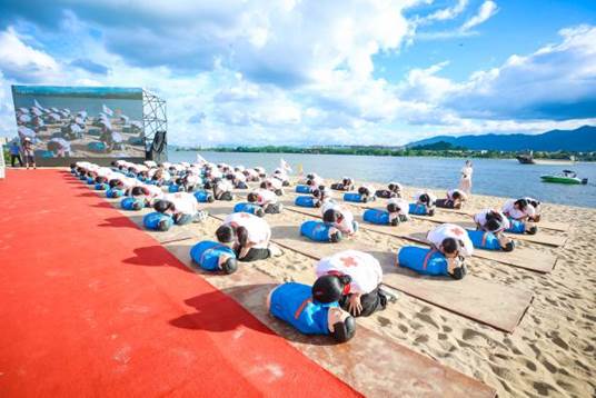 4闽江师专学医护学院学子闪耀福州市红十字水上应急救援救护综合演练-心肺复苏技能展示(判断呼吸) 4闽江师专学医护学院学子闪耀福州市红十字水上应急救援救护综合演练-心肺复苏技能展示(判断呼吸)